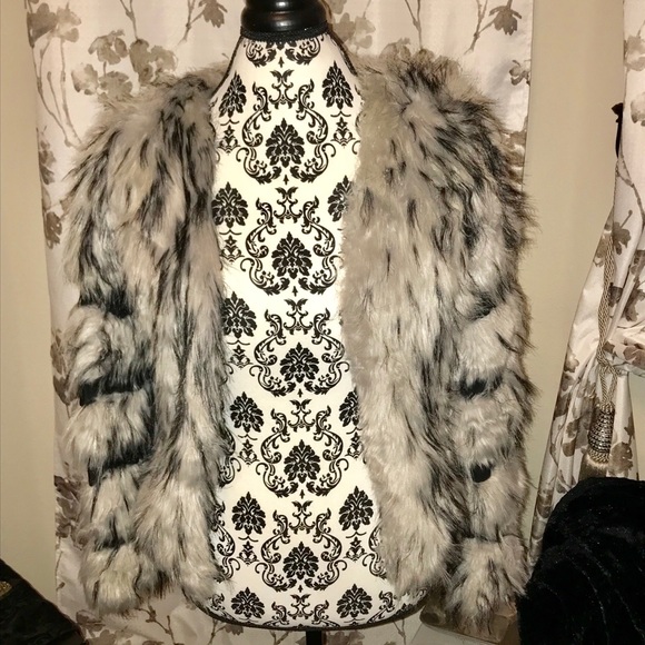 NWOT Faux Fur Small Sexy warm jacket forever21 - Picture 2 of 6